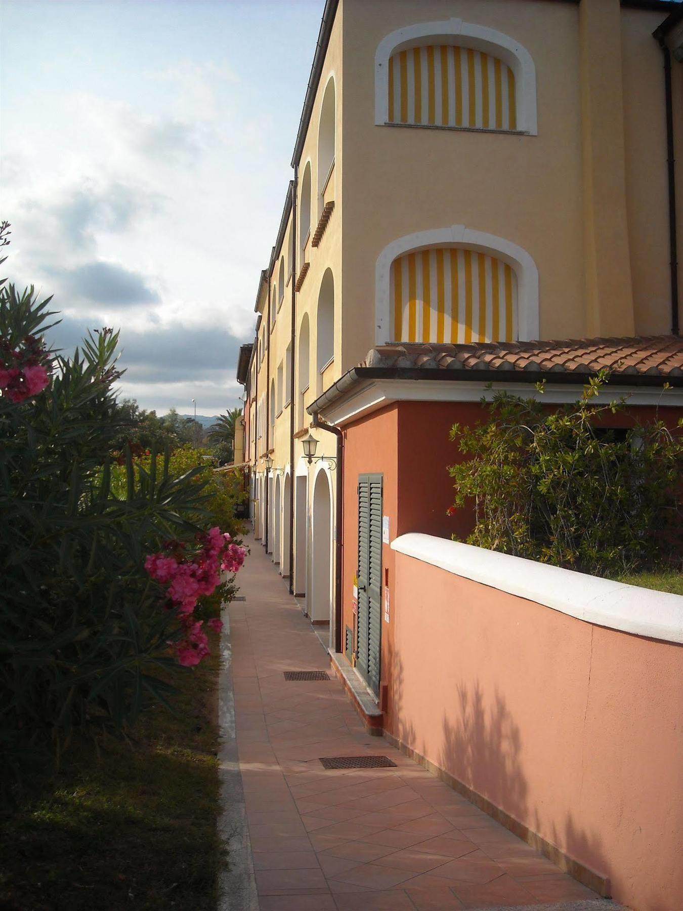 Residence Il Borgo Orosei Luaran gambar